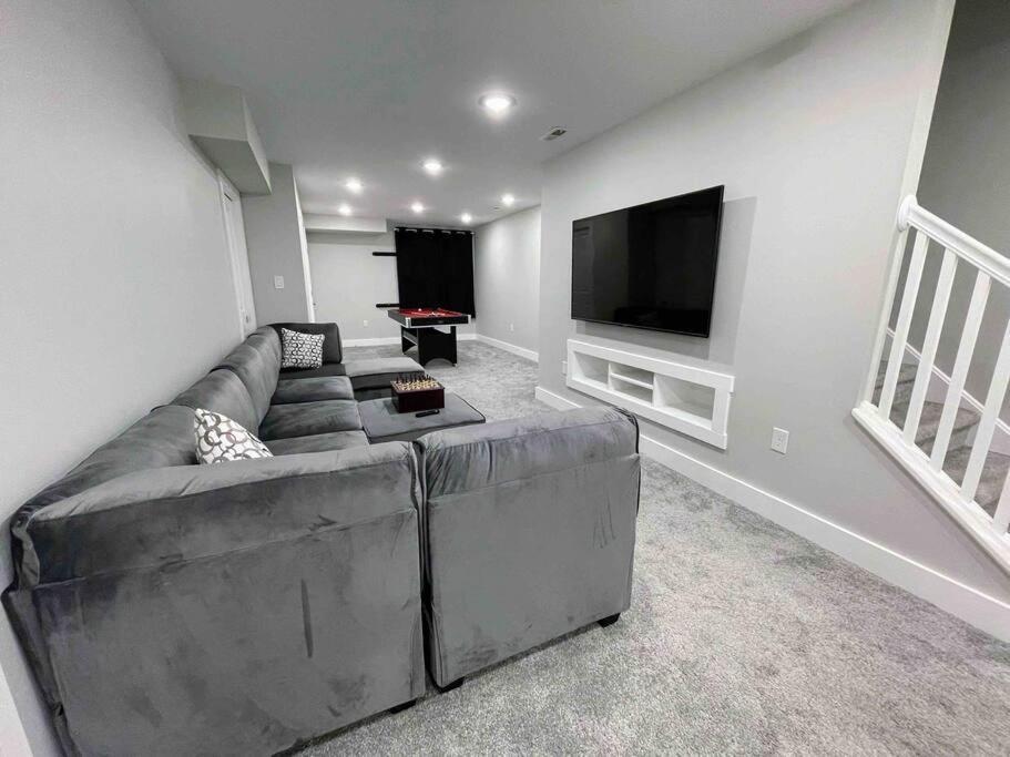 4 Bedroom 3 Bath Sleeps 10 Pet Friendly Private Backyard, 2 Car Garage, City Views, Close To All Stadiums And Casino Pittsburgh Exterior foto
