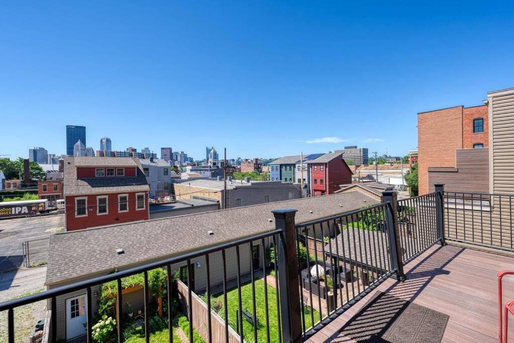 4 Bedroom 3 Bath Sleeps 10 Pet Friendly Private Backyard, 2 Car Garage, City Views, Close To All Stadiums And Casino Pittsburgh Exterior foto