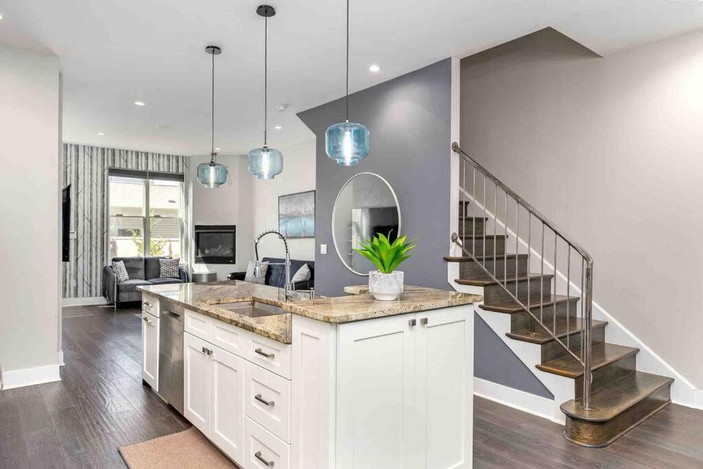 4 Bedroom 3 Bath Sleeps 10 Pet Friendly Private Backyard, 2 Car Garage, City Views, Close To All Stadiums And Casino Pittsburgh Exterior foto