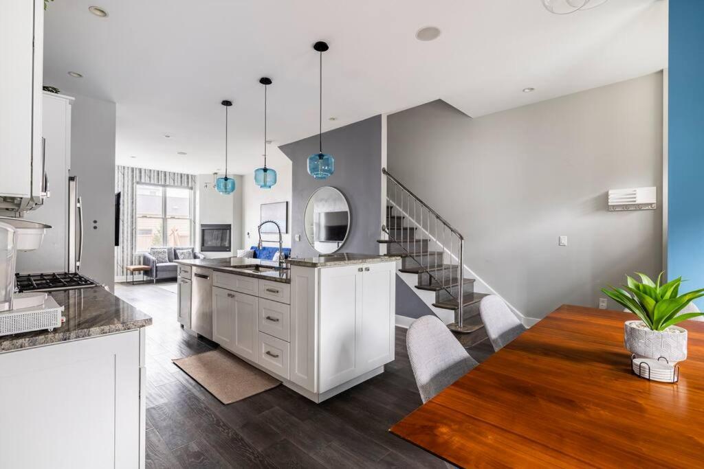 4 Bedroom 3 Bath Sleeps 10 Pet Friendly Private Backyard, 2 Car Garage, City Views, Close To All Stadiums And Casino Pittsburgh Exterior foto