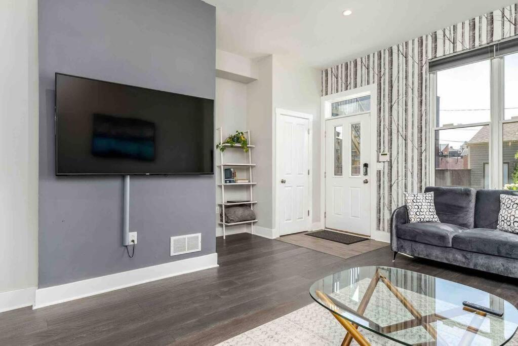 4 Bedroom 3 Bath Sleeps 10 Pet Friendly Private Backyard, 2 Car Garage, City Views, Close To All Stadiums And Casino Pittsburgh Exterior foto