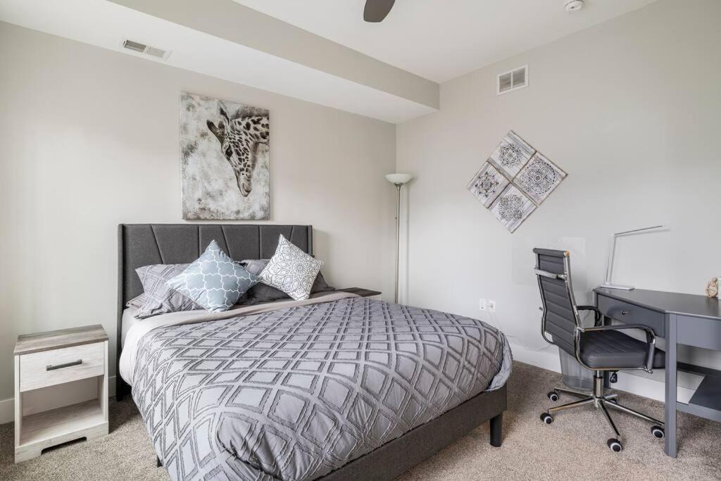 4 Bedroom 3 Bath Sleeps 10 Pet Friendly Private Backyard, 2 Car Garage, City Views, Close To All Stadiums And Casino Pittsburgh Exterior foto