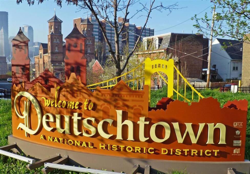 4 Bedroom 3 Bath Sleeps 10 Pet Friendly Private Backyard, 2 Car Garage, City Views, Close To All Stadiums And Casino Pittsburgh Exterior foto