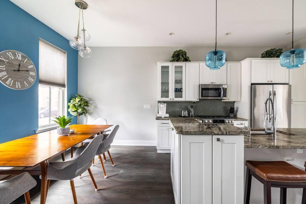 4 Bedroom 3 Bath Sleeps 10 Pet Friendly Private Backyard, 2 Car Garage, City Views, Close To All Stadiums And Casino Pittsburgh Exterior foto
