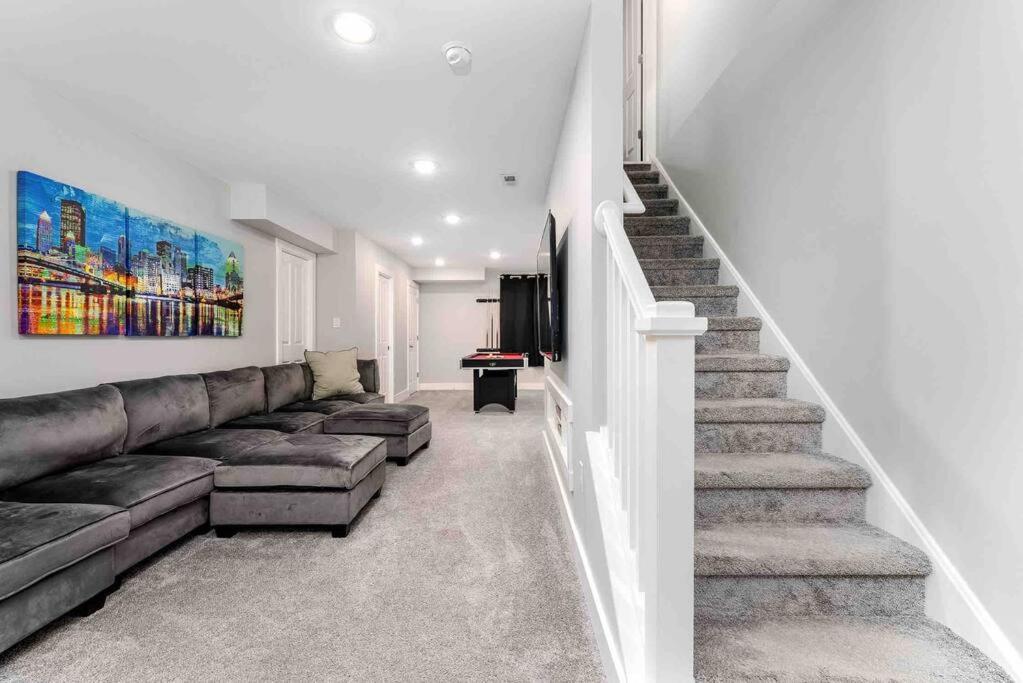 4 Bedroom 3 Bath Sleeps 10 Pet Friendly Private Backyard, 2 Car Garage, City Views, Close To All Stadiums And Casino Pittsburgh Exterior foto