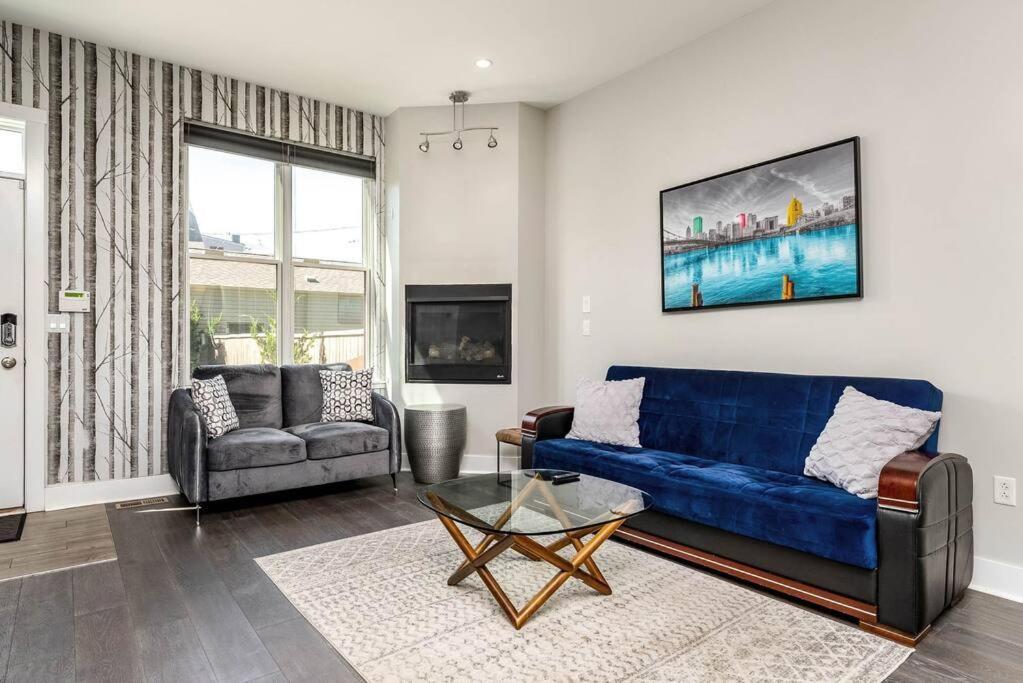 4 Bedroom 3 Bath Sleeps 10 Pet Friendly Private Backyard, 2 Car Garage, City Views, Close To All Stadiums And Casino Pittsburgh Exterior foto