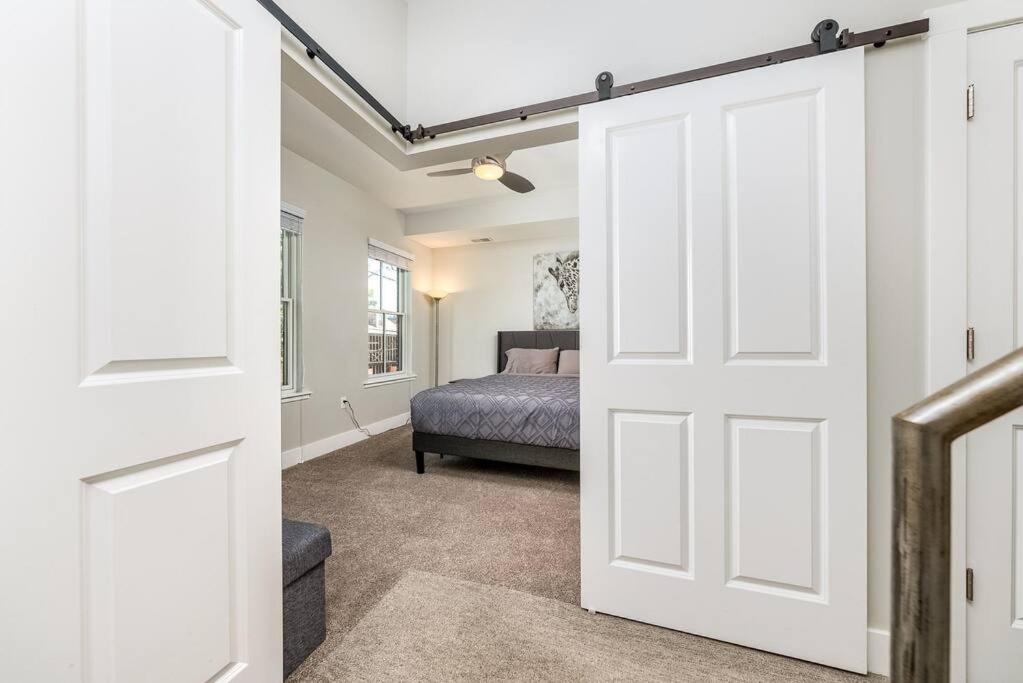 4 Bedroom 3 Bath Sleeps 10 Pet Friendly Private Backyard, 2 Car Garage, City Views, Close To All Stadiums And Casino Pittsburgh Exterior foto