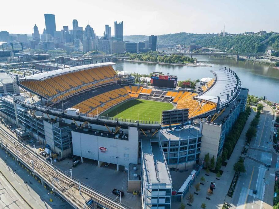 4 Bedroom 3 Bath Sleeps 10 Pet Friendly Private Backyard, 2 Car Garage, City Views, Close To All Stadiums And Casino Pittsburgh Exterior foto