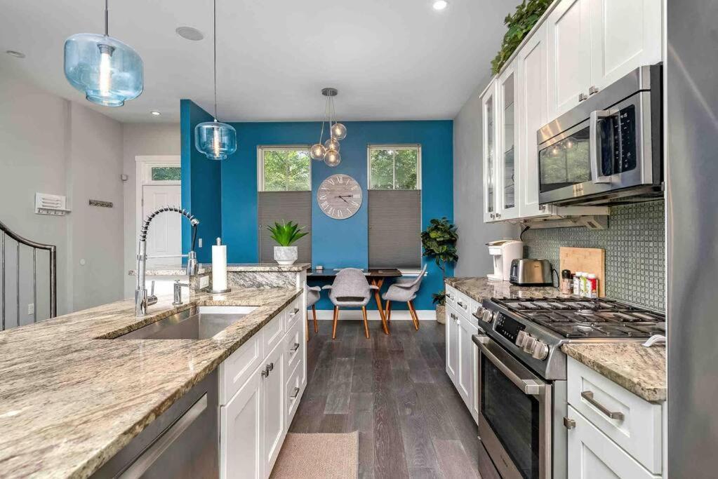 4 Bedroom 3 Bath Sleeps 10 Pet Friendly Private Backyard, 2 Car Garage, City Views, Close To All Stadiums And Casino Pittsburgh Exterior foto